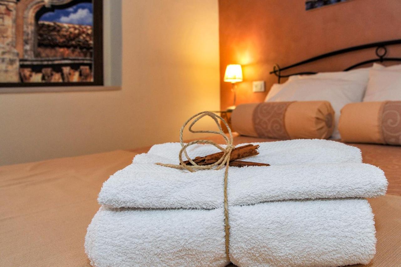 Casa Lele Bed and Breakfast Noto Exteriör bild